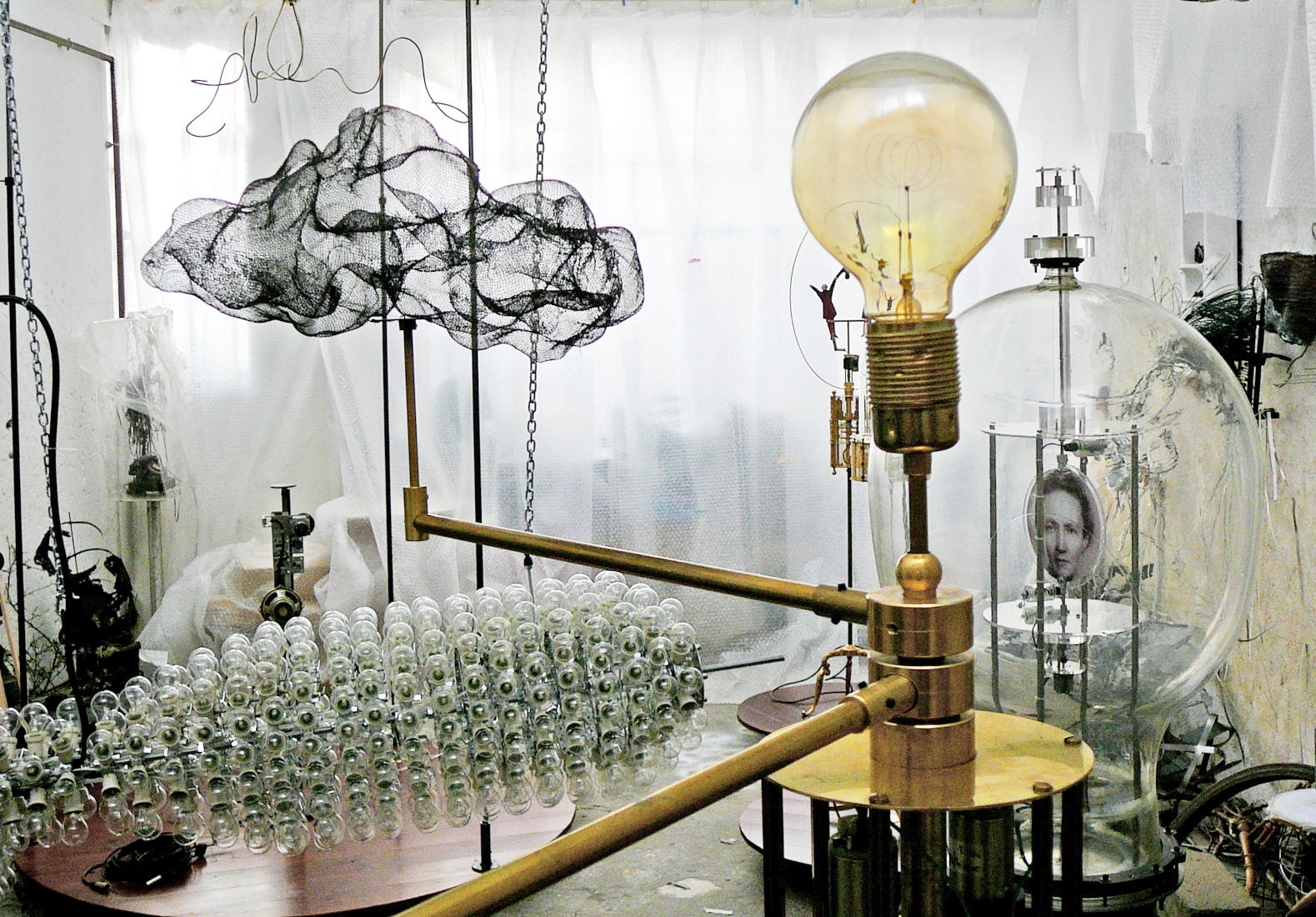Peter Keene et Piet.sO - views of the installations and sculpture - history of radioactivity and protection against radiations 