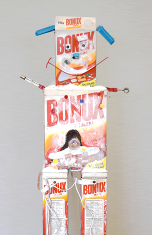 Piet.sO, robot paquets of washing powder, contemporary sculpture ans installation.