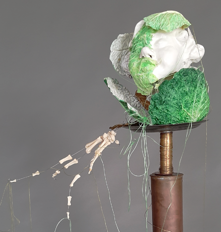 savez-vous planter les choux - Piet.sO - sculpture contemporaine mixed media sur ange avec tête en feuilles de choux.