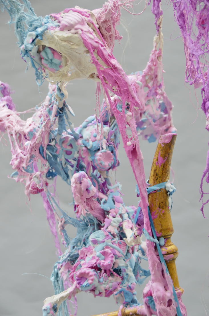 As-a-bird- Piet.sO  2015 sculpture en résine acrylique, pigments, filasse, textile.