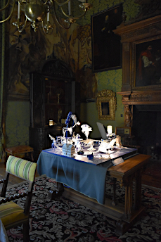 Piet.sO, - installation salle à manger du château d'Aulteribe - exposition loci par ci et mes mémoires d'oiseaux au château d'Aulteribe, Auvergne.