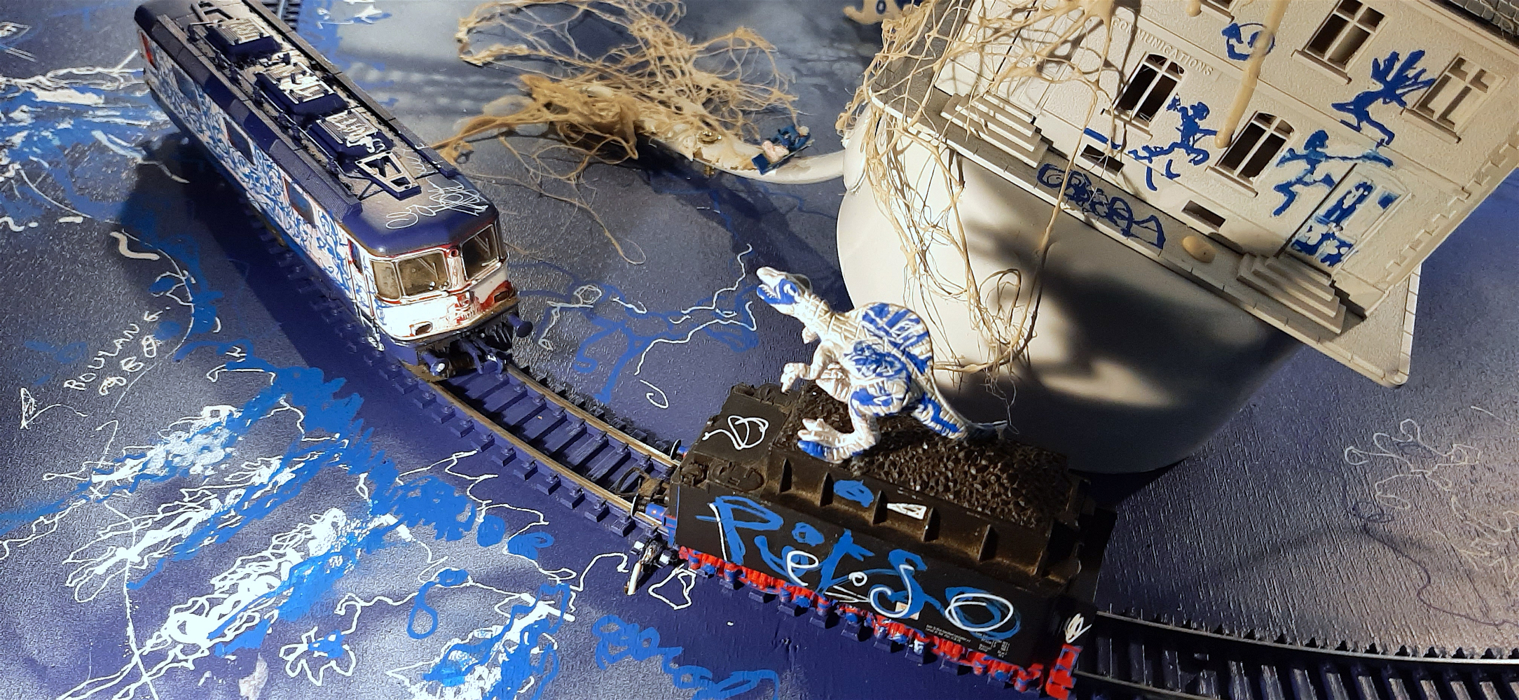 Piet.sO Memorystation - art contemporain, train modélisme velocireptor, art contemporain, sculpture et installation contemporaine 
