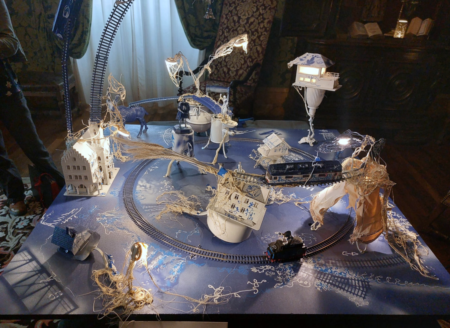 Piet.sO Memorystation - art contemporain, train modélisme velocireptor, art contemporain, sculpture et installation contemporaine 