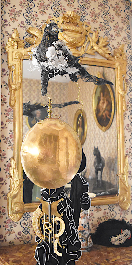 Piet.sO, - sculpture contemporaine, mémoire - exposition loci par ci et mes mémoires d'oiseaux au château d'Aulteribe, CMN, Auvergne, surface du cercle. Pie multipliée par R fois R 