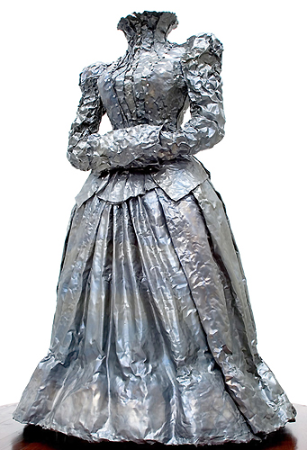Lady of Lead, dress sculpture in lead sheets Piet.sO, homage to Marie Curie