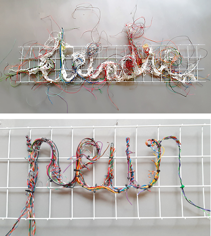 Piet.sO,  - sculpture contemporaine - Interrogation sur une oeuvre néon avec le mot peur dans l'art contemporain - sculpture mot en résine acrylique et câbles sur grille.
