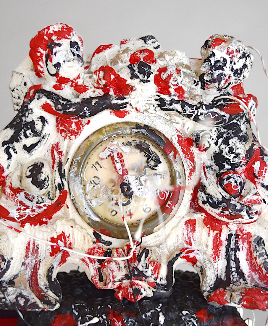   dirty sculpture - contemporary composite sculpture with a decorative clock and a toy  coal trolley. JE T'AIME, TEMPS - contemporary art and time