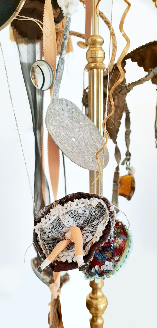 Lampanar, contemporary art et time. contemporary composite sculpture with floor lamp and objects damaged by time. Piet.sO 2025