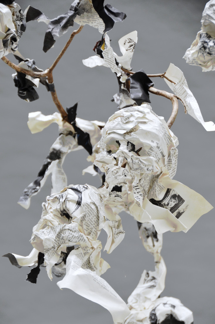 Maudit y es-tu ? - Piet.sO  2014 installation sculpture aux vanités en papier créee pour le Musée Félicien Rops, 2014.