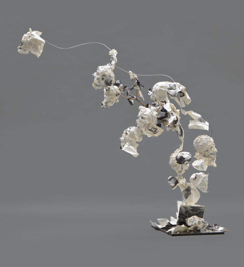 Maudit y es-tu ? - Piet.sO  2014 installation sculpture aux vanités en papier créee pour le Musée Félicien Rops, 2014.